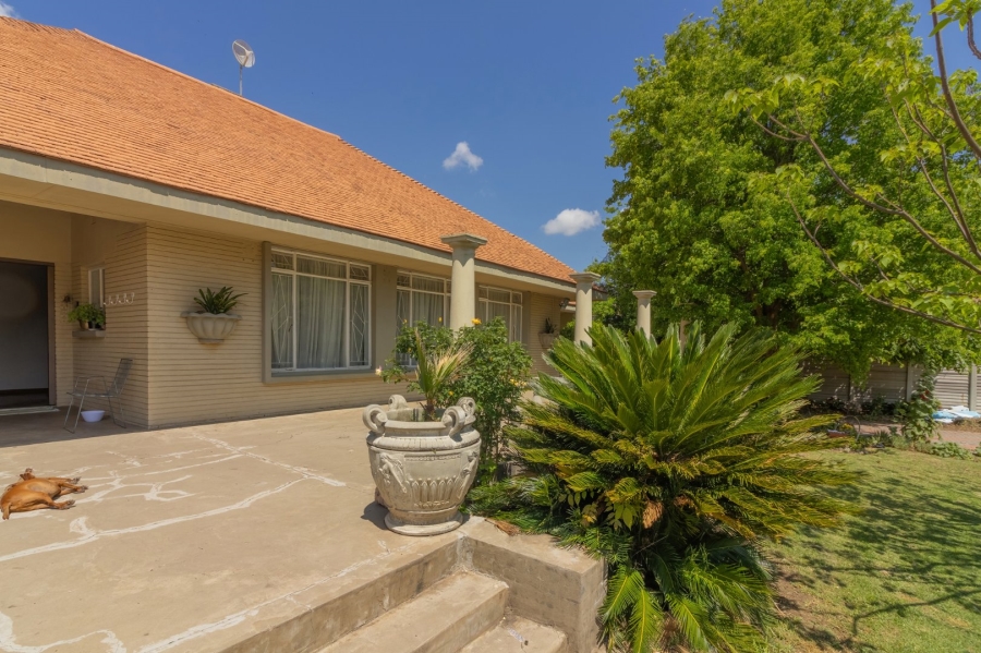 4 Bedroom Property for Sale in Wilgenhof Free State